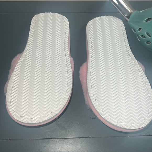 NWOT WOMEN Pink Fuzzy Scorpion Slides slippers SIZE SMALL 6-7 - Picture 4 of 5